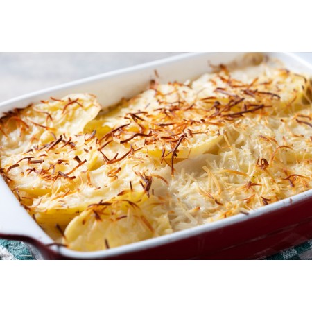 Gratin dauphinois maison avec pommes de terre et crème, accompagnement parfait pour méchoui d’agneau et de veau.